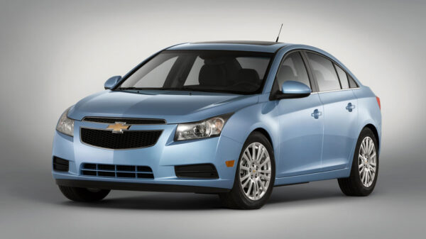 Cedar Rapids Chevy Cruze Beats Most Hybrids MPG
